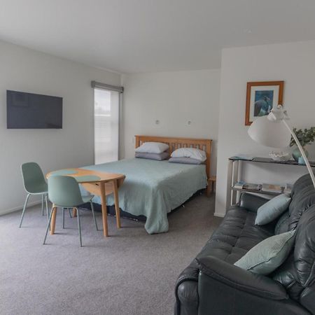 Marsden Cove Canal Haven With Spa Pool One Tree Point Exteriör bild